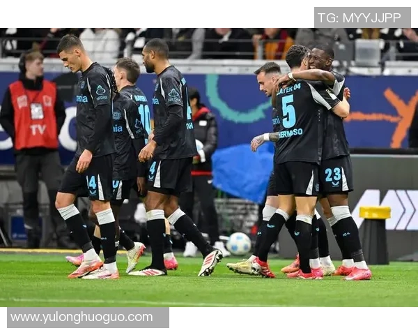 法兰克福客场逆袭轻取多特蒙德四球大捷