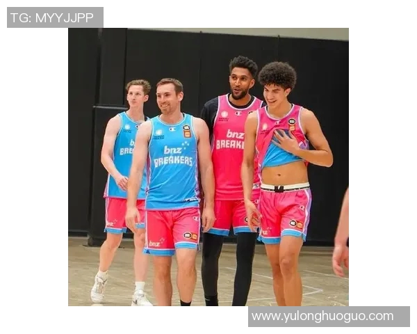 爵士队再次大胜勇士,浓眉复出亮相 爵士队再次大胜勇士,浓眉复出亮相